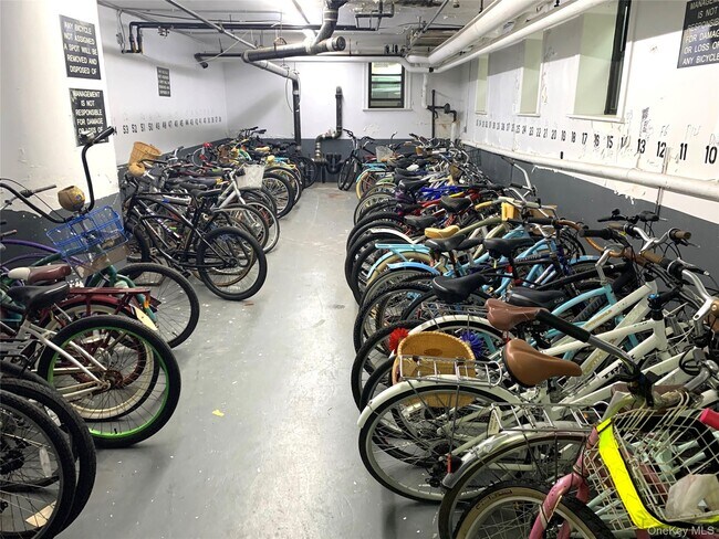 Building Photo - 65 Lincoln Blvd