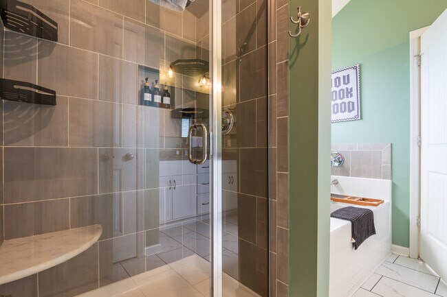 Building Photo - 4830 Fairmont Dr