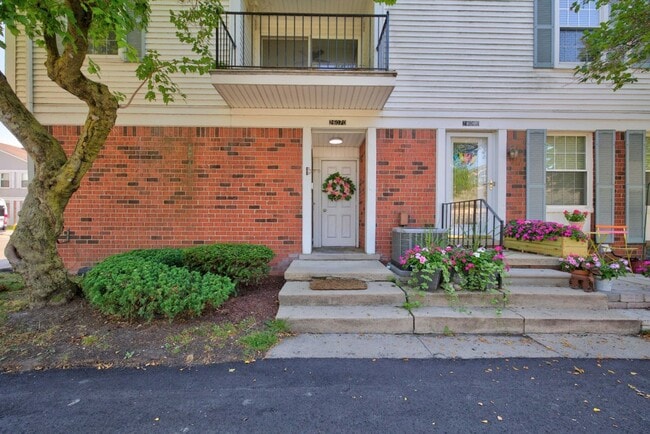 Building Photo - 26070 N Lake Dr