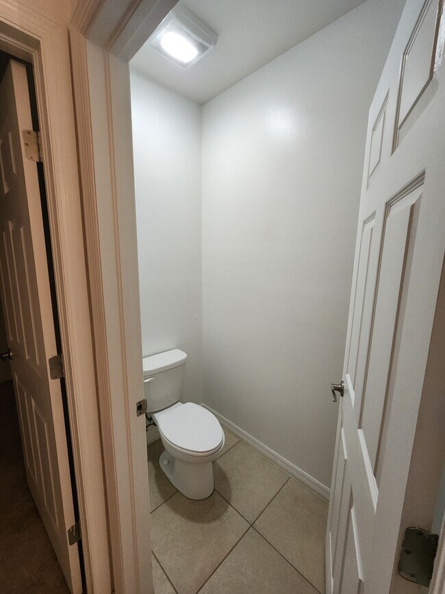 Building Photo - 220 SW 19th Terrace