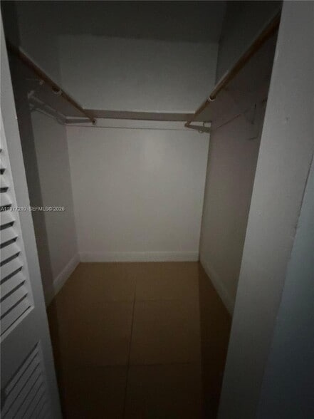 Building Photo - 1735 W 60th St