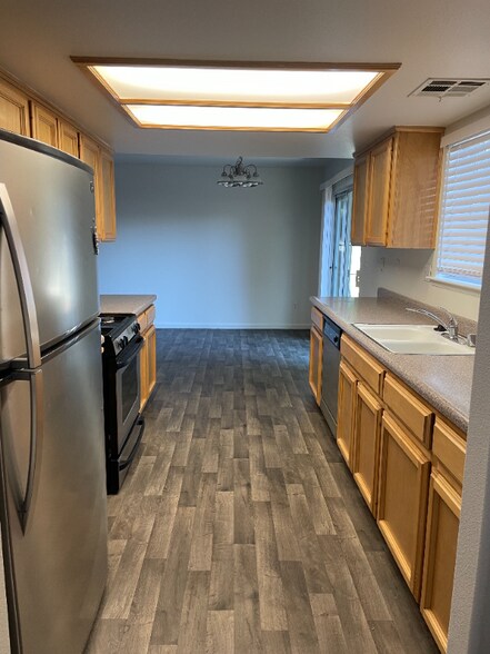 Building Photo - 527 Grundy Ave