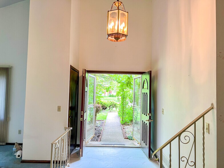 Building Photo - 25946 Tallwood Dr