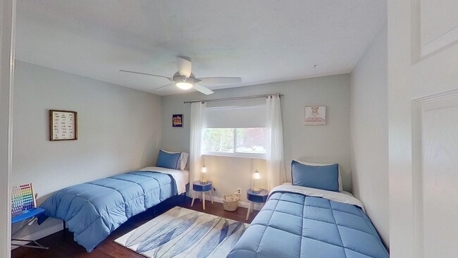 Building Photo - Beautiful Fully Furnished 3 Bedroom + Offi...