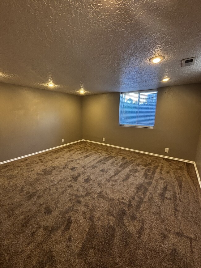 Building Photo - 157 N 400 W