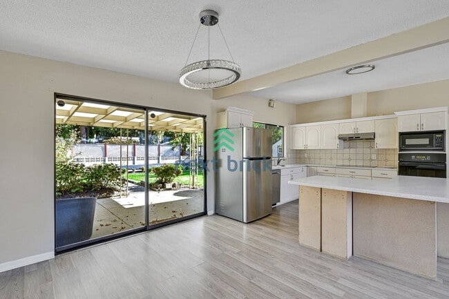 Building Photo - Beautiful home with 4 beds, 2 baths for rent