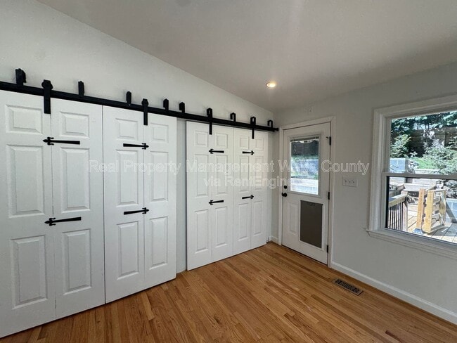 Building Photo - 3018 Medlin Dr