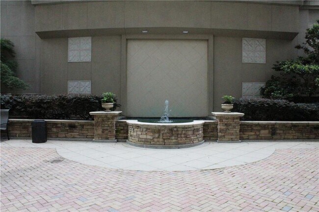 Building Photo - 3040 Peachtree Rd NW