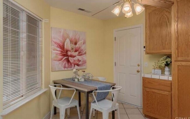 Building Photo - 3bd 2ba