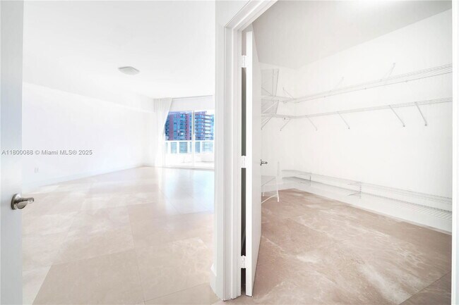 Building Photo - 3330 NE 190th St