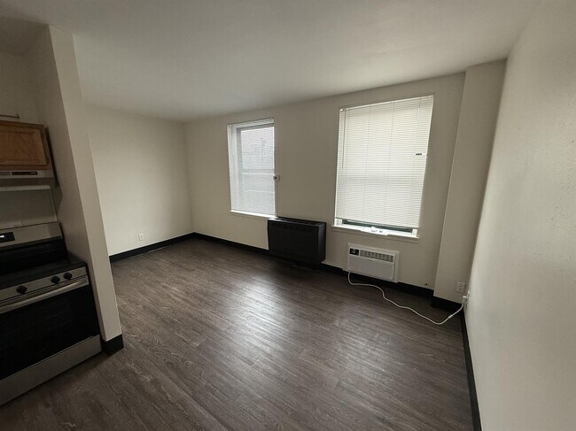 Building Photo - 123 Iowa Ave