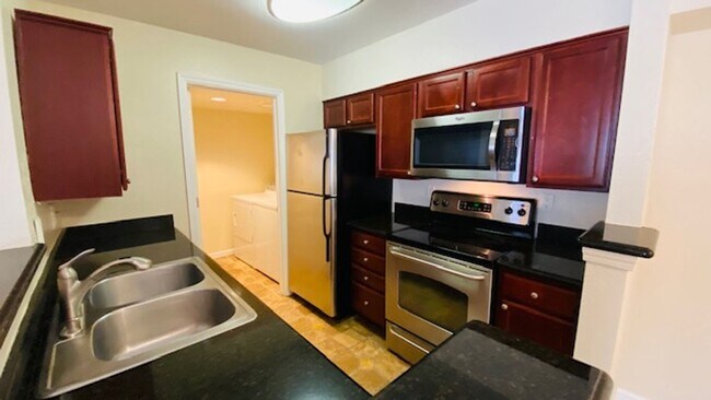 Building Photo - Spacious Lower Level, 2BD/2BA Condo Unit, ...