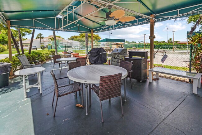 Building Photo - 6650 Royal Palm Blvd