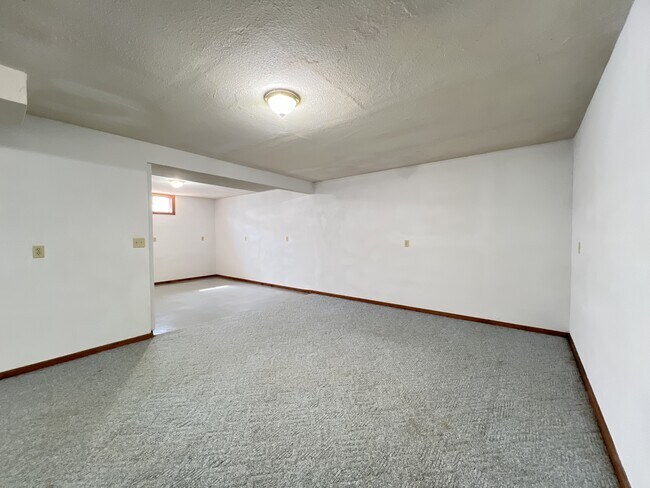 Building Photo - 3690 Keystone Dr