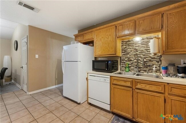 Building Photo - 3210 Raven Dr