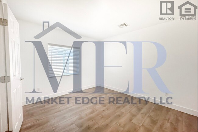 Building Photo - 5Bed/3Bath Home University/McClintock! $39...