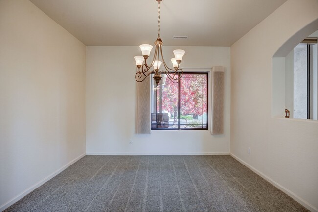 Building Photo - 3 Bedroom, 2 Bath Home in Prescott!