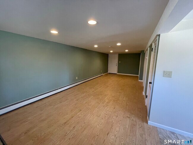 Building Photo - 26 Tamarack Cir