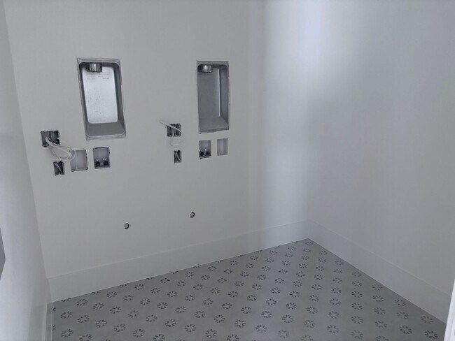 Building Photo - Gorgeous 7 bed 8 bath home with Swimming Pool and RV Garage