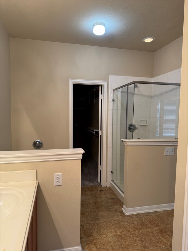 Building Photo - 8127 Almera Falls Dr