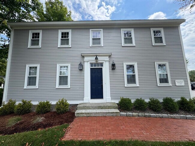 Primary Photo - 94 Portsmouth Ave