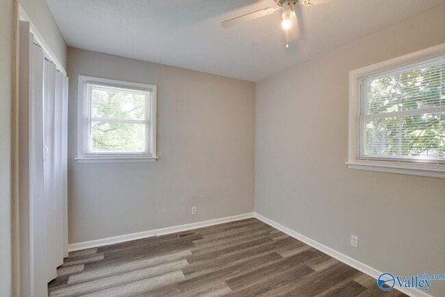 Building Photo - 4813 Joy Dr NW
