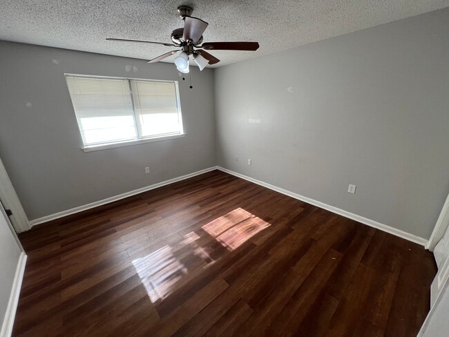 Building Photo - 3 bedroom, 2 bathroom home in Baton Rouge,...