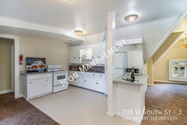 Building Photo - 708 W South St