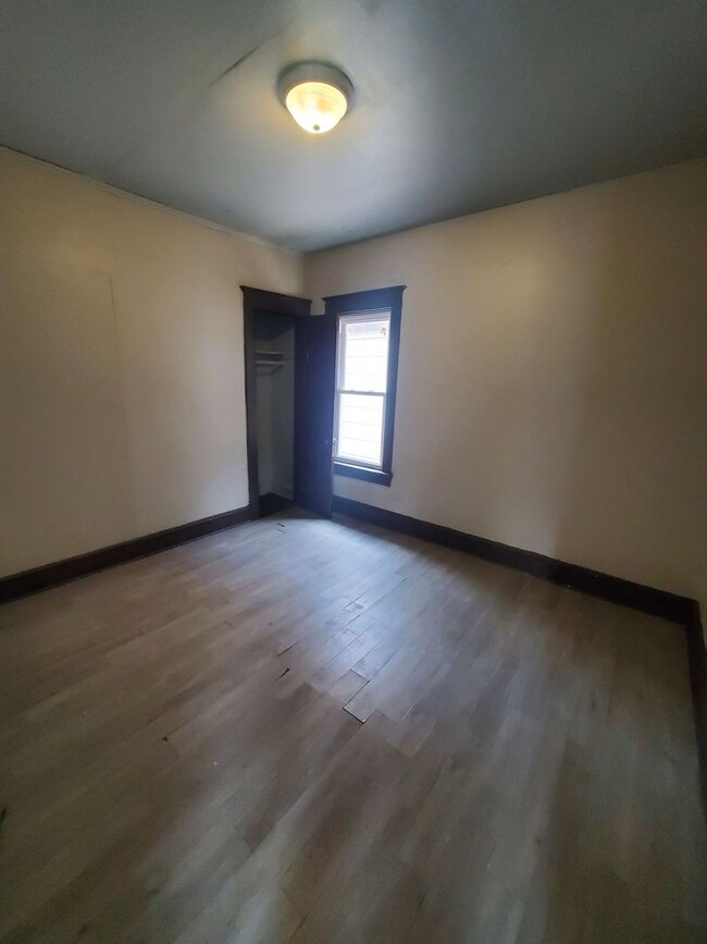 Building Photo - 2719 N 33rd St