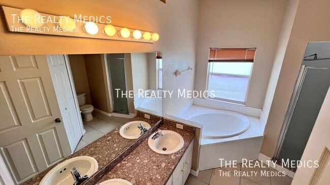 Building Photo - 1107 Isadore Dr