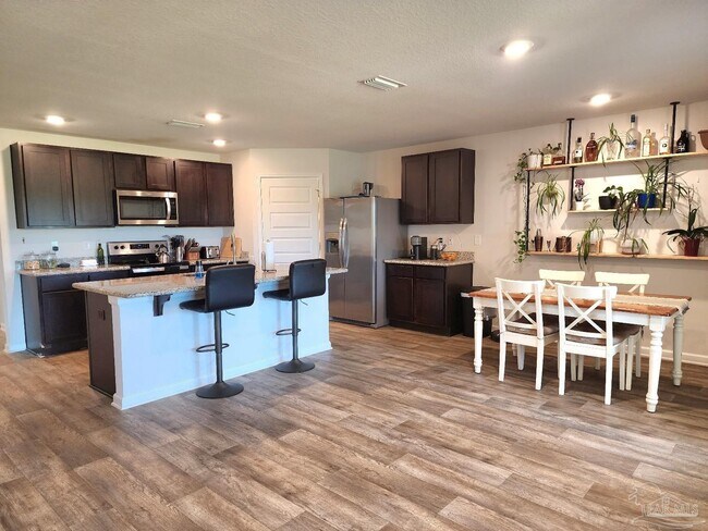 Building Photo - 5621 Guinevere Ln