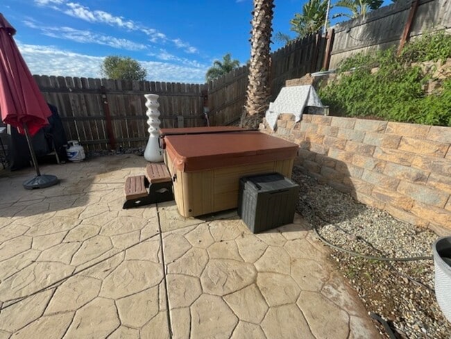 Building Photo - 160 Calle Querido