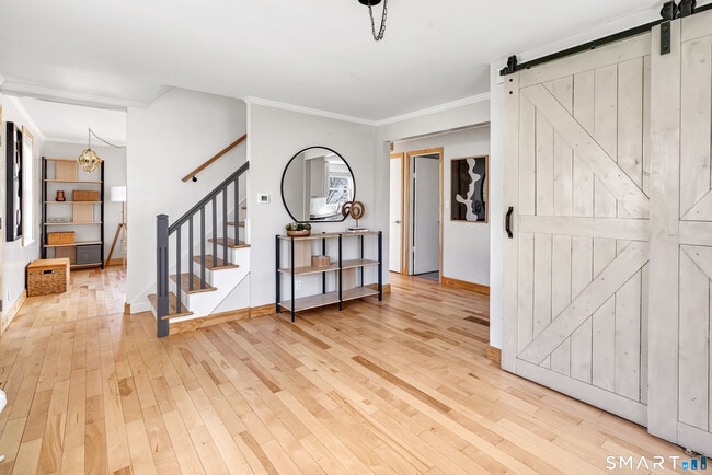 Building Photo - 855 Riverside Dr