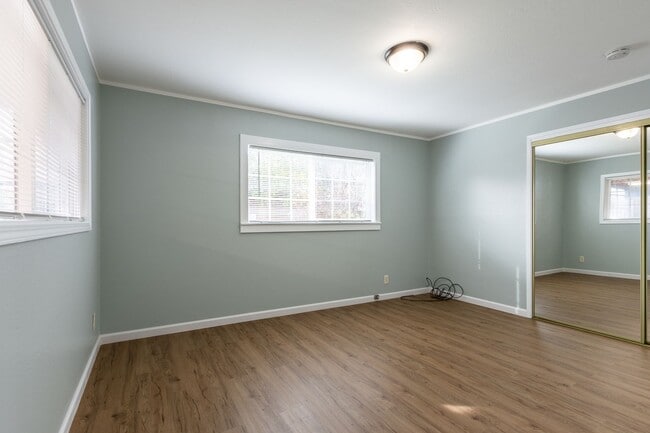 Building Photo - Beautiful & bright 3 bed / 2 Bath San Brun...