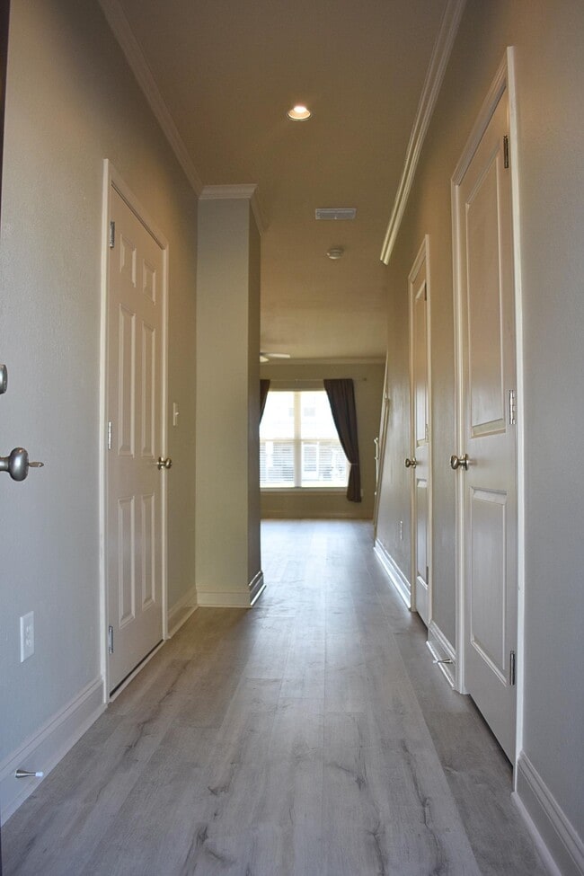 Building Photo - 27 N Sand Palm Rd