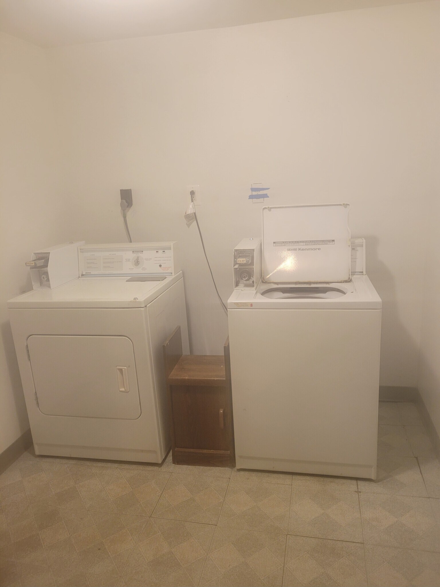 Building Photo - 65 Cowesett Ave