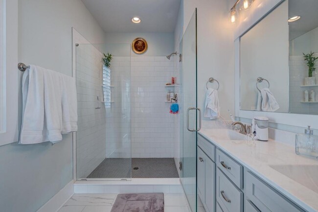 Building Photo - 1817 Bungalow Row