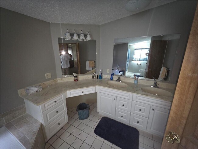 Building Photo - 470 Hilltop Ct