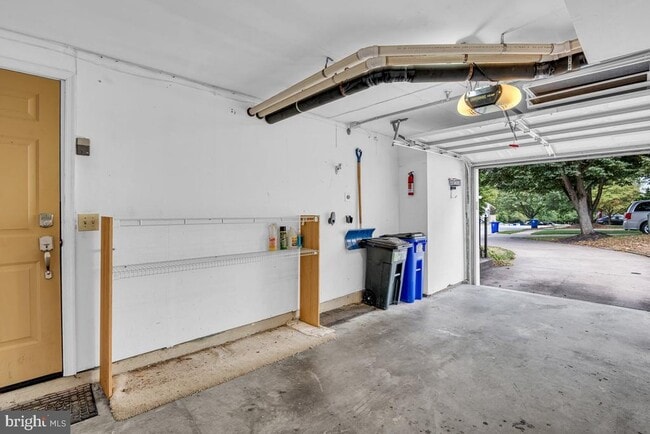 Building Photo - 9354 Sombersby Ct