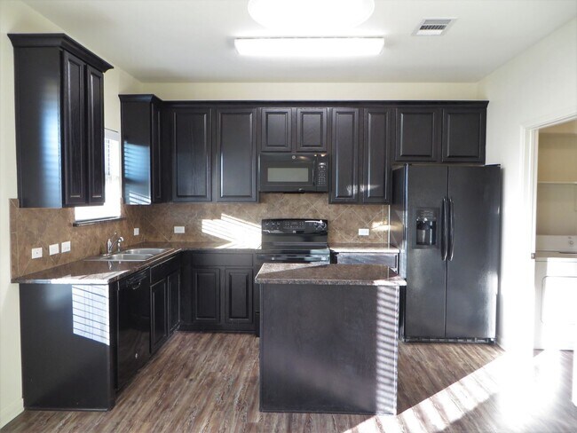 Building Photo - 3 Bedroom 2.5 Bathroom: Georgetown- Pinnacle Home