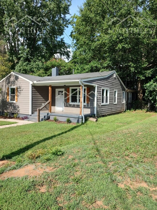 Building Photo - 4-Bedroom House off N Main St