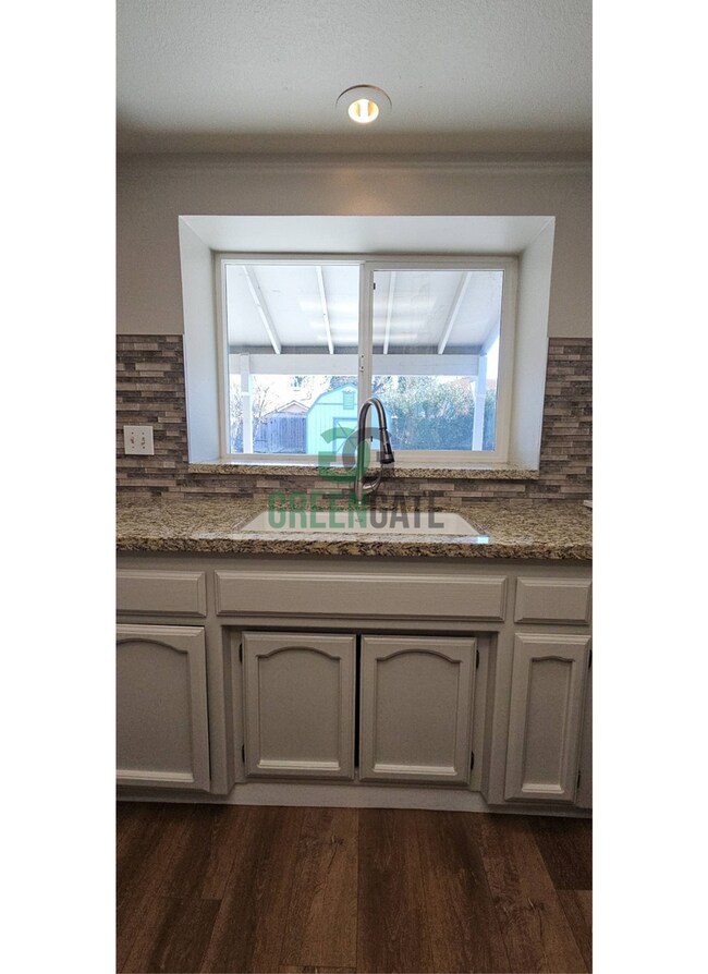 Building Photo - Now Available! Spacious 3 Bedroom, 2 Bathroom Home.