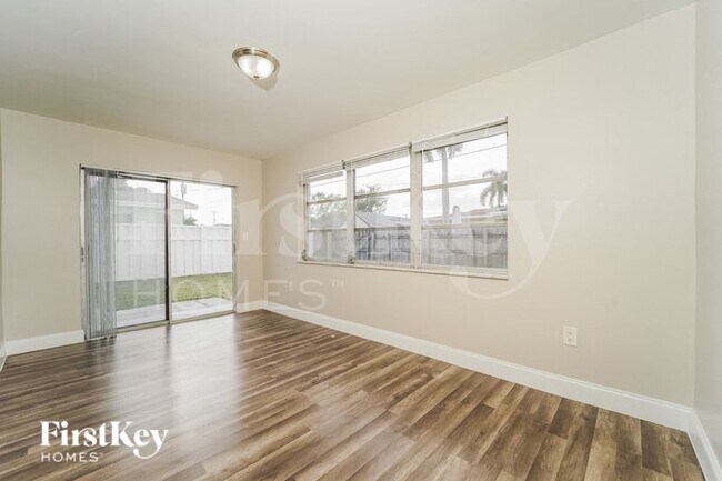 Building Photo - 2419 NW 87th Ln