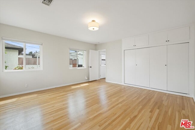 Building Photo - 8348 Reading Ave