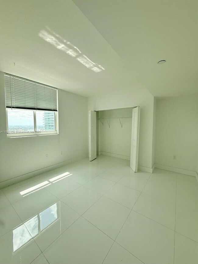 Building Photo - 1250 S Miami Ave