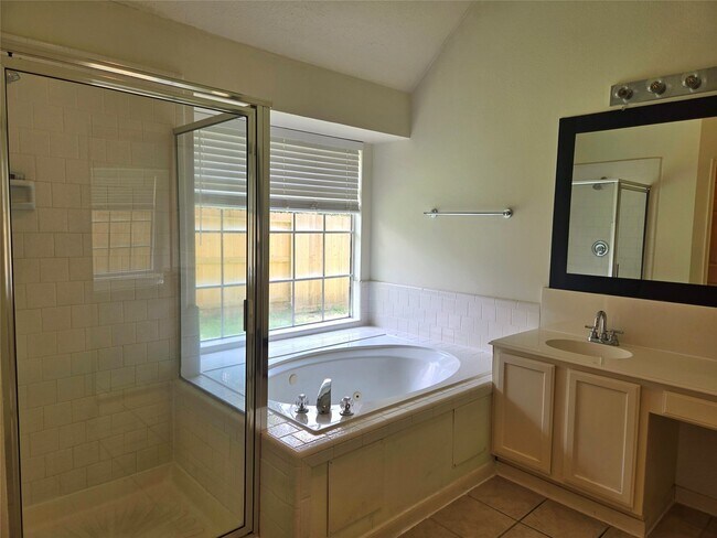 Building Photo - 4515 Oak Valley Dr