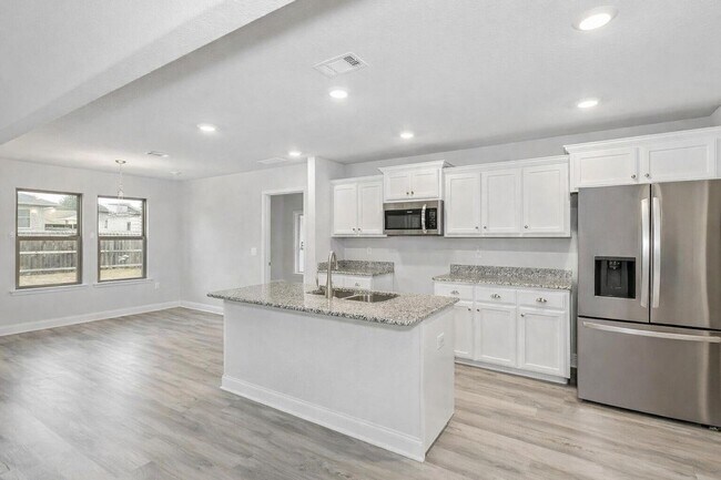 Building Photo - Beautiful Custom Build Home in North Crestview