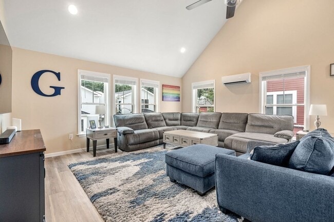 Building Photo - 1 Elm St