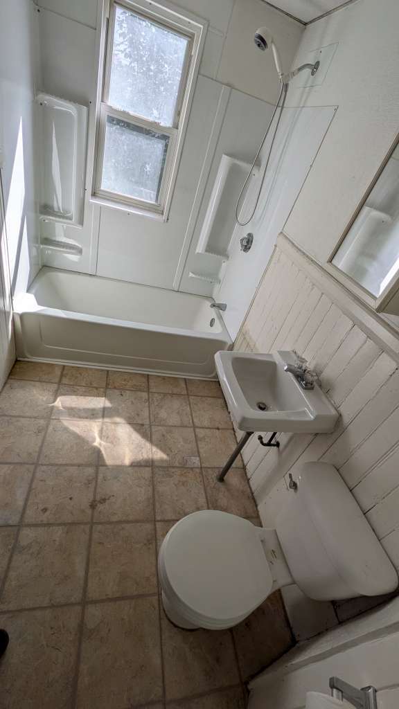 Building Photo - 20 Kosta St