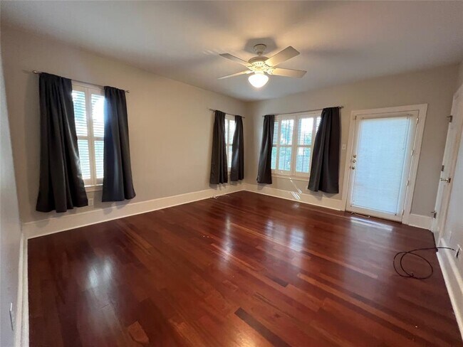 Building Photo - 811 E 46th St